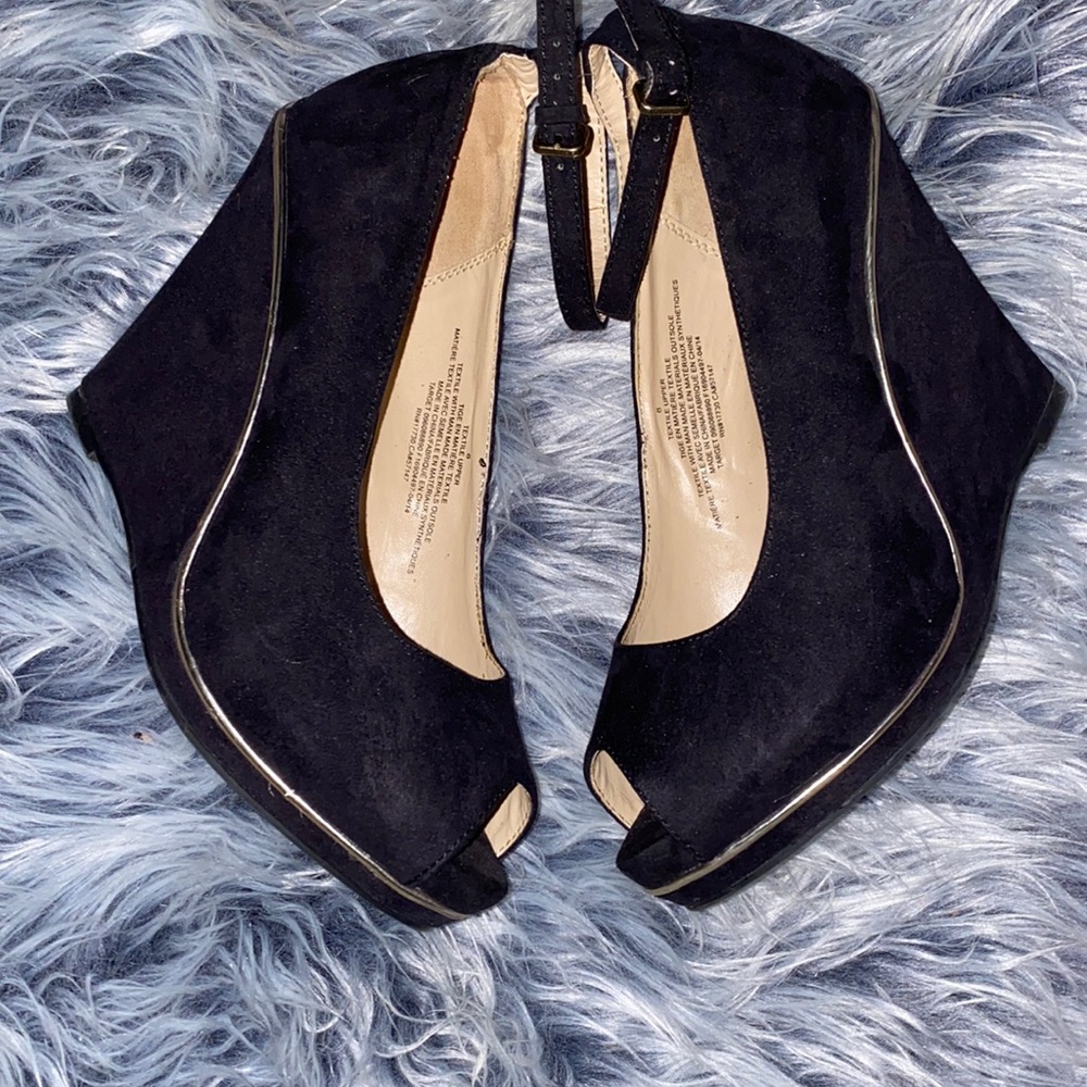 Black & Gold Trim suede wedge heel dress shoe 👠 Pin-up - Picture 3 of 3